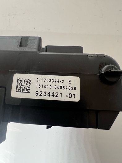 Bmw 5 Series F10 F11 2011 2.0 Diesel Fuse Relay Box 9234421 A1l7b16s