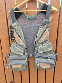 Fishing vest SIMMS + Scoop net