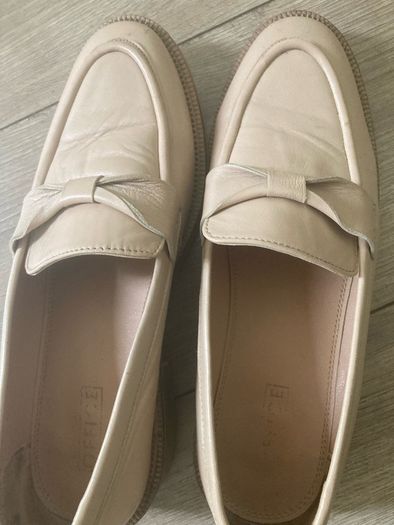Ladies size 6 office leather loafers