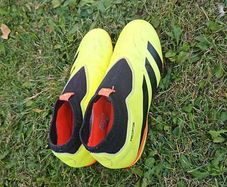 Adidas Predator boys football shoes