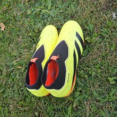Adidas Predator boys football shoes
