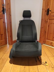 Volkswagen Golf 07 original driver seat semi bucket perfect condition have all the other seats there aswell if more needed