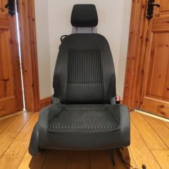 Volkswagen Golf 07 original driver seat semi bucket perfect condition have all the other seats there aswell if more needed