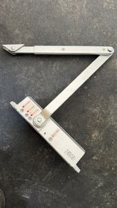 door closer