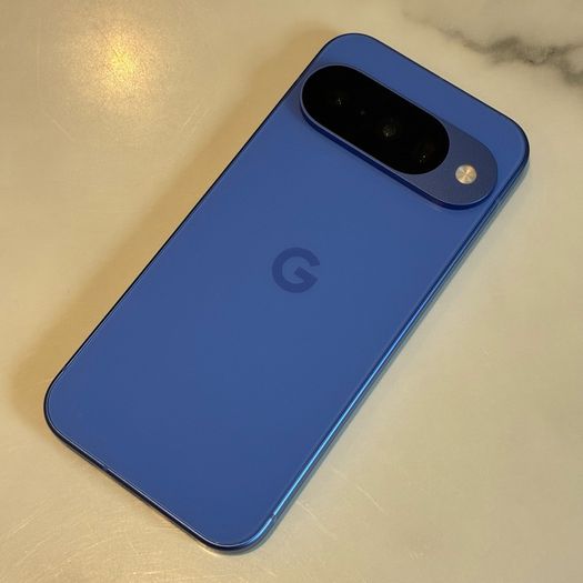 Google Pixel 10 128GB blue and pixel snap case