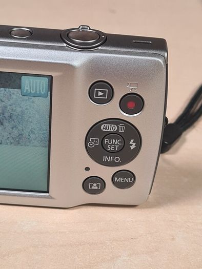 Canon Ixus 185 Digital Camera 20mp Mega Pixels Boxed With Charger And Memory Card Like New