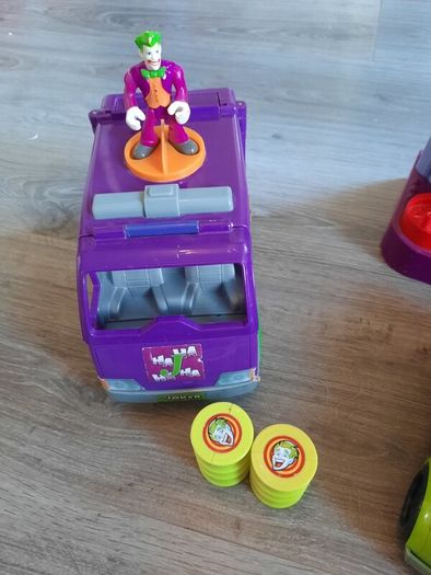 Joker house, van and harlequin