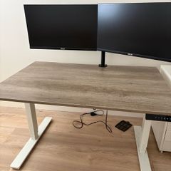 Standing desk and dual 27 inch monitors