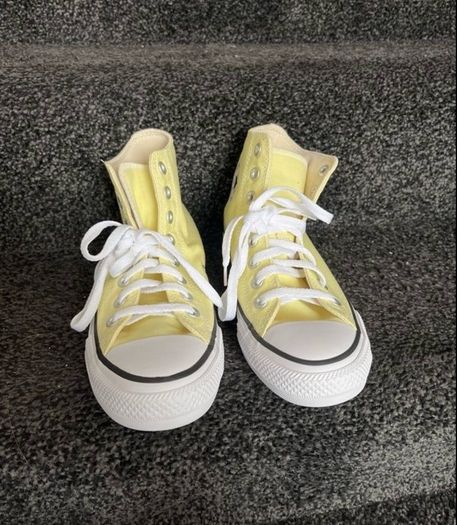 Light Yellow converse, size 7