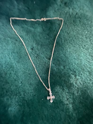 A silver marcasite cross & chain