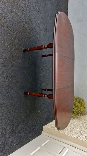 Mahogany Extenedable Dining Table