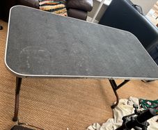 Dog grooming table