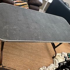 Dog grooming table