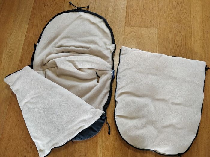 Hippychick Newborn All Seasons Footmuff with 2 Detachable Covers