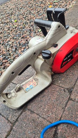 electric chainsaw