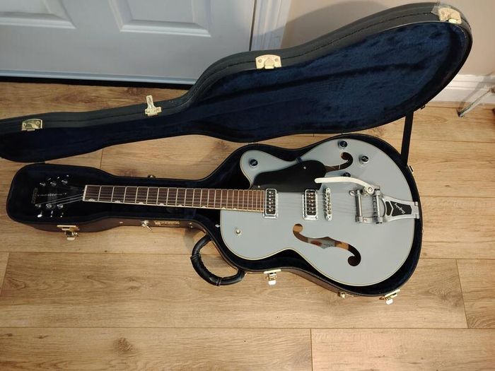 Gretsch G5127 Baby blue Electromatic guitar with hard case