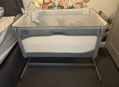 chicco next2me bedside crib with mattress and mattress topper