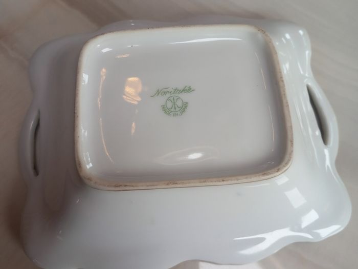 Rare hand painted Noritake trinket dish, vintage. D18