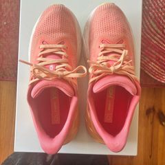 hoka runners