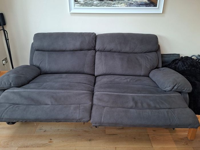 Electric recliner couch
