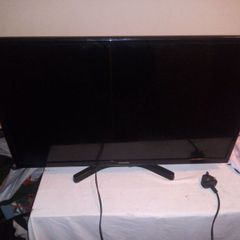 TV Panasonic. 32" Flatscreen. Spares or repair. READ AD.