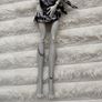 Mattel Monster High Skull Shores 2008 Black and White Frankie Stein Glue Hair Legs a bit loose (between body and legs) Used Please see photos Image 8