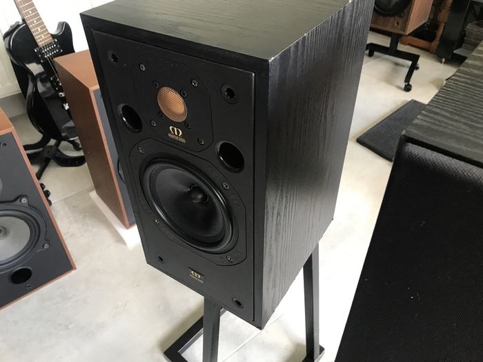 Stunning Monitor Audio MA201 vintage Hifi speakers, gold tweeters,