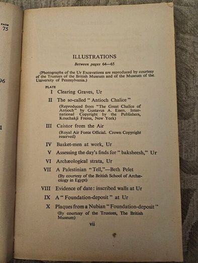 Digging Up The Past. By Sir Leonard Woolley. 32 Illustrations.  Paperback In Good Condition.  See Photos For Same.
