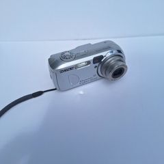 Sony Cyber-shot DSC-P73