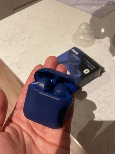 Bluetooth earbuds