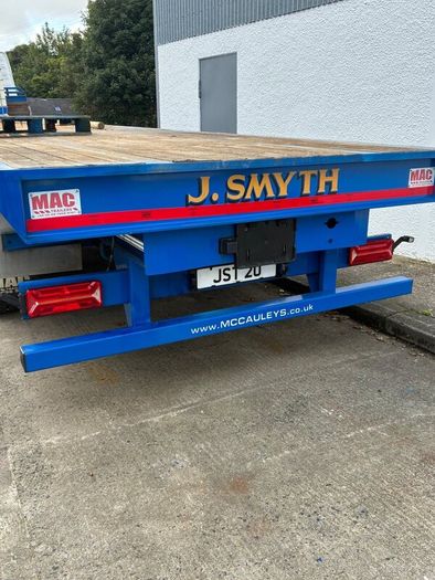 Flat trailer