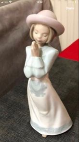 Noa Lliadro lady figure