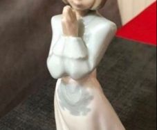 Noa Lliadro lady figure