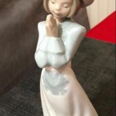 Noa Lliadro lady figure
