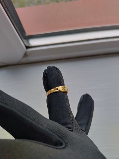 18k gold and diamond ring