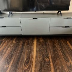TV unit w storage