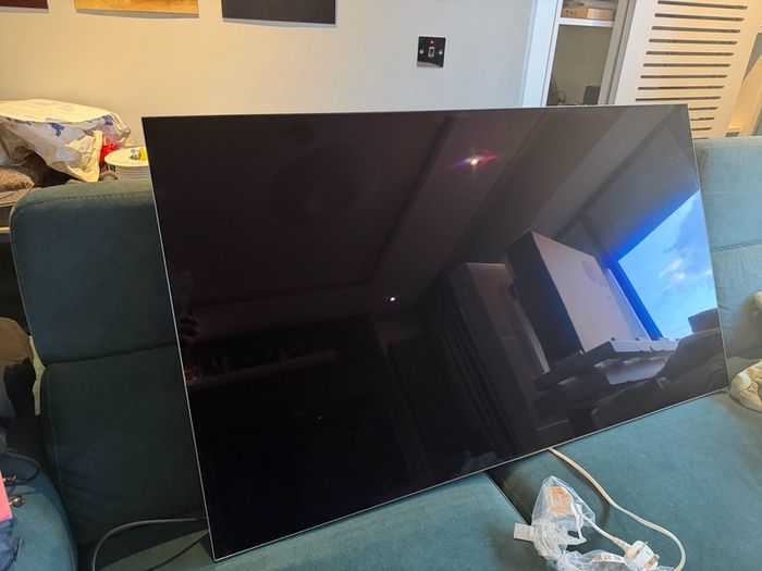 Flawless 55 LG C2 OLED 4K TV (OLED55C2) Zero Burn in, Unused Stand