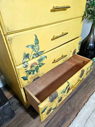 Chest of drawers