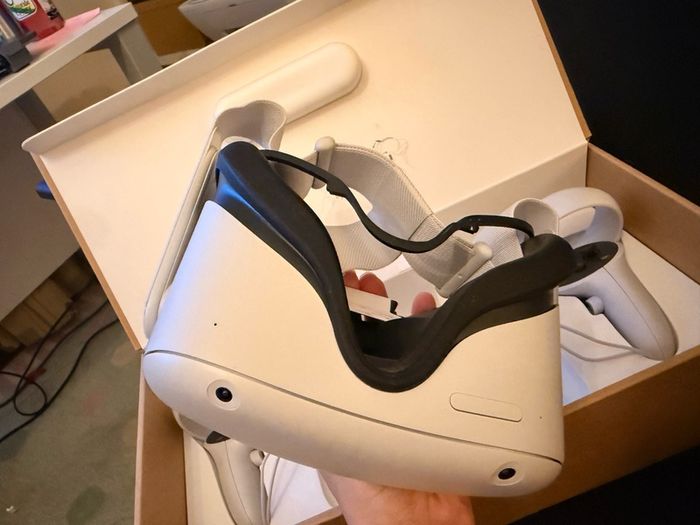 VR Meta Quest 2 256GB Barely Used