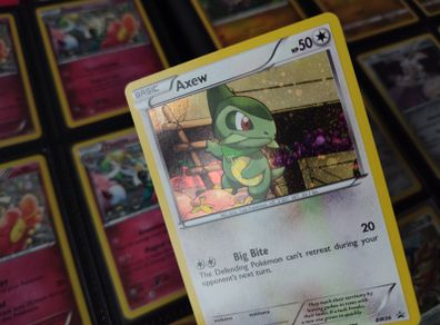 Axew ! Promo ! Holo ! Black & White Era ! 2011 ! Pokemon Card !