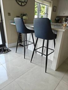 Bar stool