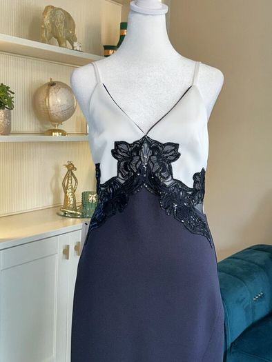 Brand New Stunning Ladies Black & White Dress from Lipsy Size UK 10 / EU 38