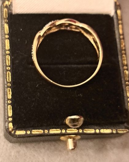 9ct diamond gold ring size O