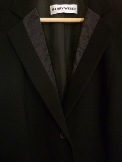 Gerry Weber Classic Dressy Formal Jacket blazer .  Size Medium 12 Eu 38.   Colour Jet Black. 100% Immaculate.