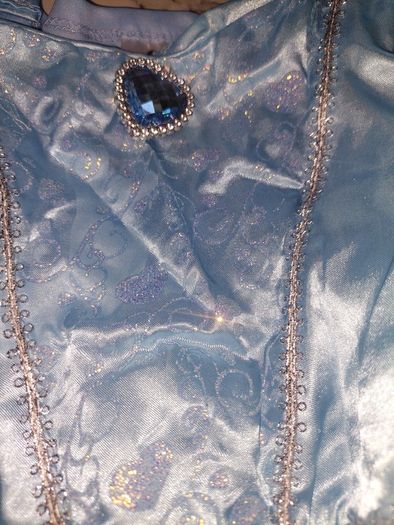 Girls costume Princess ( cinderella style) age 6 to 8