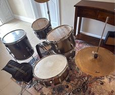 Pearl Roadshow 5-Piece Drum Kit