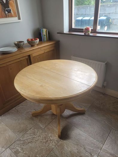 Dining table Free