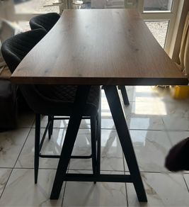 Breakfast Bar & Stools