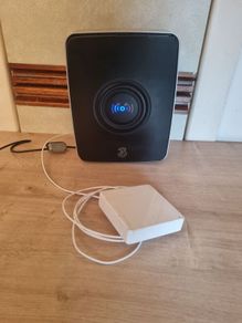 Solid Technologies home signal amplifier with antenna