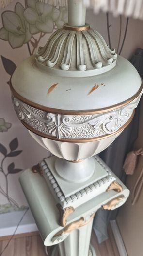 lamp with pedestal